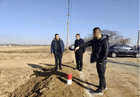 行时平度古岘镇乡村道路焕新颜！ag旗舰厅手机客户端路肩整治进(图2)